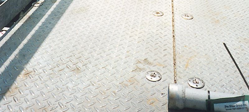 X-FCP-F 菱形网纹钢板紧固件 (涂层) 网格板紧固圆盘适用于在中度腐蚀环境中的双头螺栓 产品应用 1